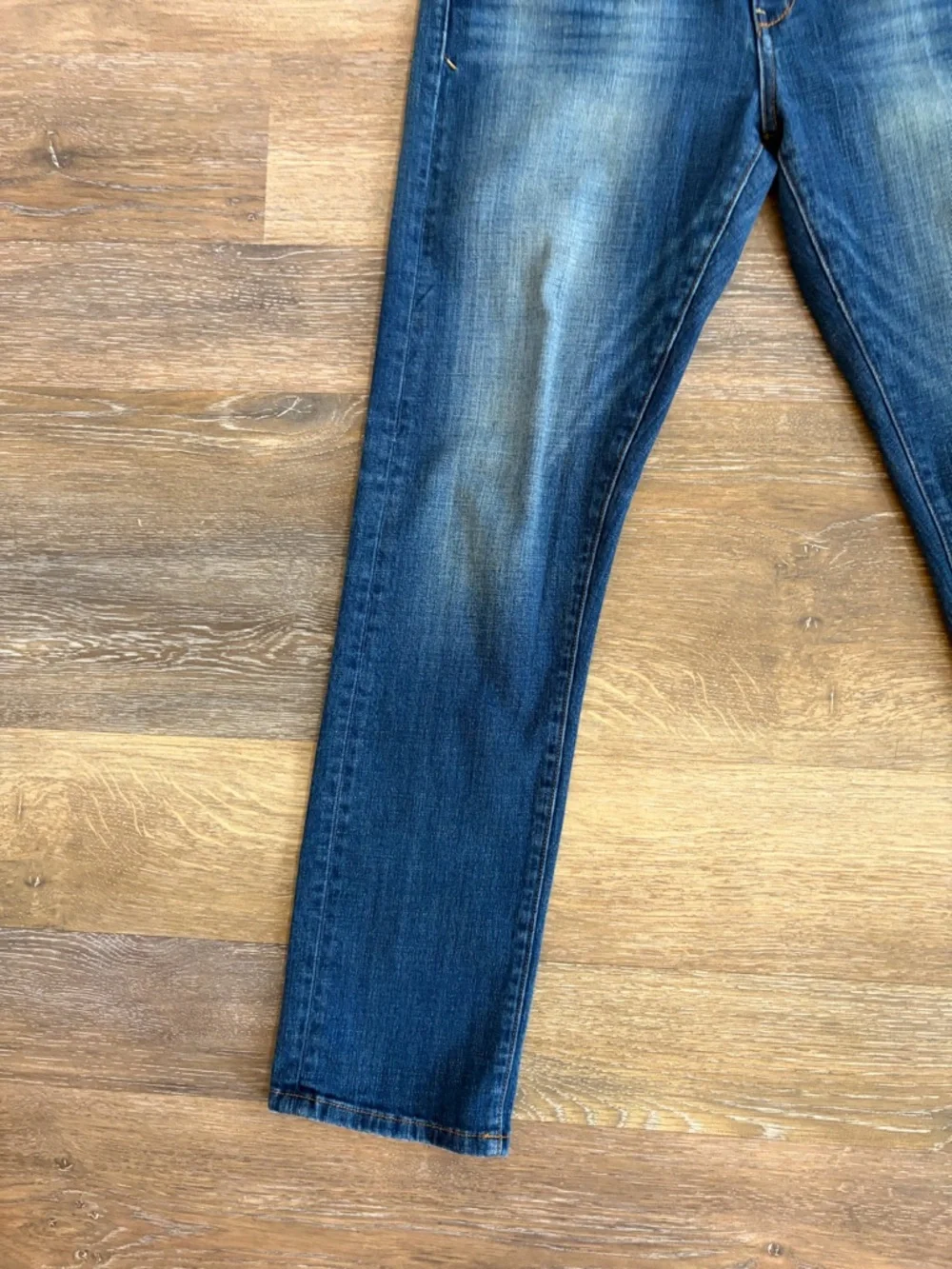 Pilcro and the Letterpress distressed mid rise straight leg jeans size 28